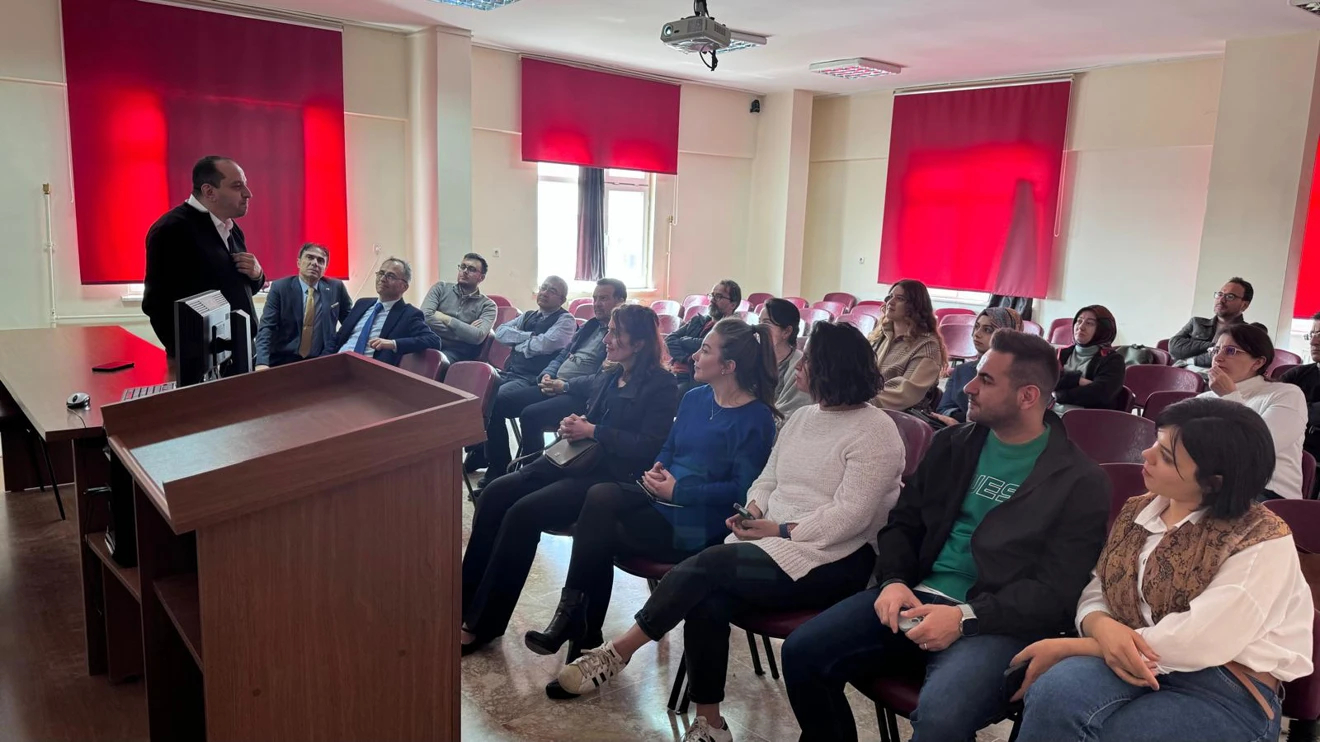 Fakültemizde “Sağlıkta Yapay Zeka Devrimi” Konulu Seminer Gerçekleştirildi